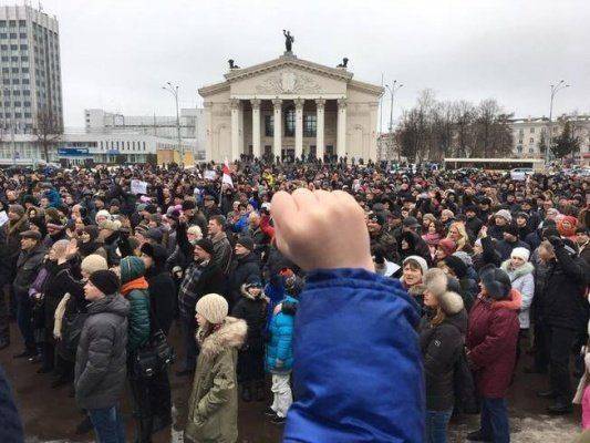 «Участники протестов в Белоруссии вынуждены идти за националистами» «Участники протестов в Белоруссии вынуждены идти за националистами»