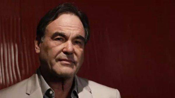 Оливер Стоун призвал Трампа рассекретить документы по Украине Оливер Стоун призвал Трампа рассекретить документы по Украине