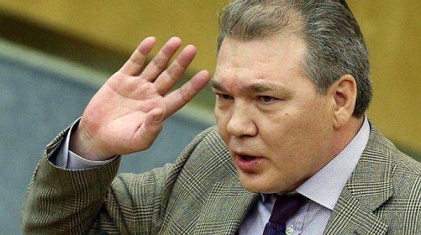 В Госдуме предложили ввести российский миротворческий контингент на Донбасс В Госдуме предложили ввести российский миротворческий контингент на Донбасс