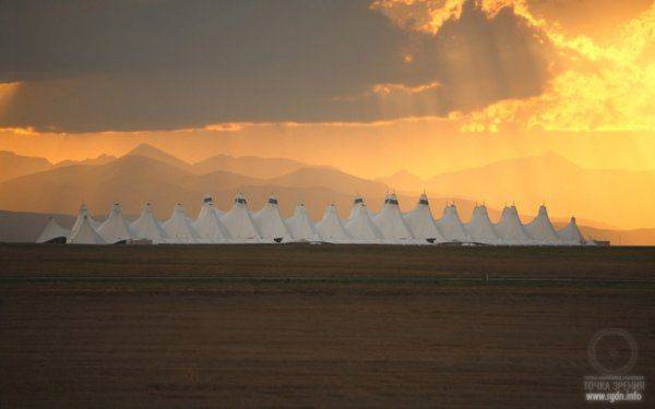 Аэропорт Денвер (США) - международный аэропорт или ковчег для “избранных”? Аэропорт Денвер (США) - международный аэропорт или ковчег для “избранных”?