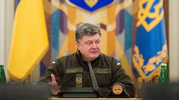 Порошенко ввёл военное положение Порошенко ввёл военное положение