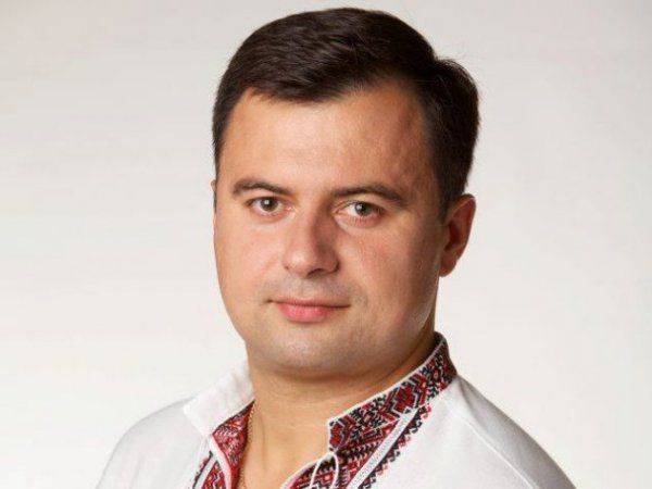 «Двоих одним ударом»: Кто может стоять за блокадой Донбасса? «Двоих одним ударом»: Кто может стоять за блокадой Донбасса?