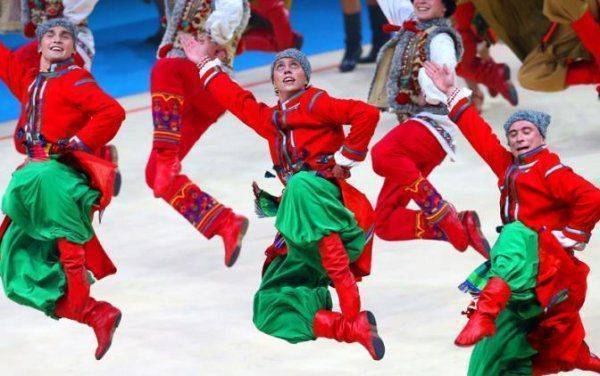 Для хлопца главное — плясать гапак и спивать песню Для хлопца главное — плясать гапак и спивать песню