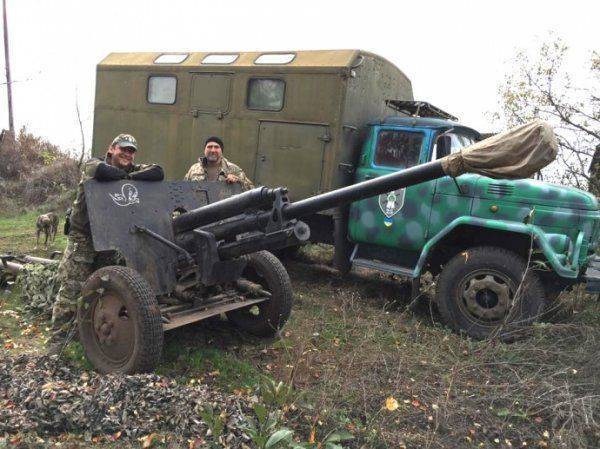 «Самая сильная армия»: ВСУ показали ЗИС-3 и пулемет «Максим» из курятника «Самая сильная армия»: ВСУ показали ЗИС-3 и пулемет «Максим» из курятника