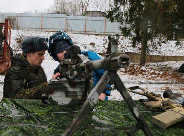 В Ивангороде школьникам показали современное вооружение российской армии