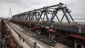 Собаки лают, стройка идет: строители развеяли «утку» о разрушении Крымского моста