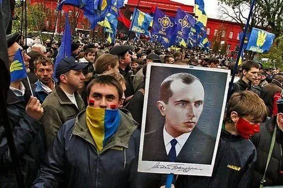 В заложниках у бандеровцев: Почему выкуп памятника Суворову – это ошибка В заложниках у бандеровцев: Почему выкуп памятника Суворову – это ошибка