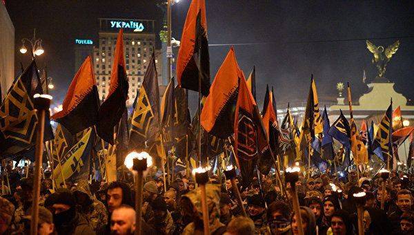 Украинский рейх: слабость власти возносит ультраправых на вершину Украинский рейх: слабость власти возносит ультраправых на вершину