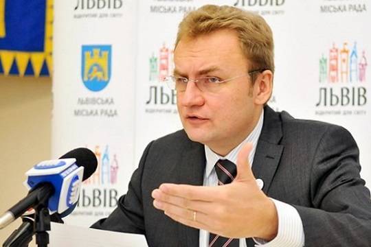 Мэр Львова уверен, что Украина трещит по всем швам Мэр Львова уверен, что Украина трещит по всем швам