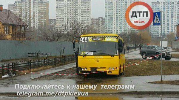 В Киеве снова погони и перестрелки. Бандит, отстреливаясь от полиции, угнал «маршрутку» В Киеве снова погони и перестрелки. Бандит, отстреливаясь от полиции, угнал «маршрутку»