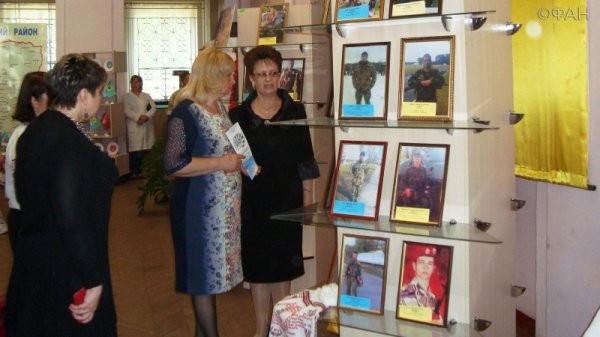 Зачем Киев обязал украинцев повально чествовать карателей АТО Зачем Киев обязал украинцев повально чествовать карателей АТО