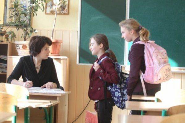 «Долой гвару!» В Киеве учителя начали борьбу за право говорить и учить на русском языке  «Долой гвару!» В Киеве учителя начали борьбу за право говорить и учить на русском языке