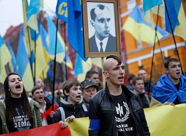 Молодежь Донбасса зовут учиться в ДНР, а не в бандеровские украинские вузы Молодежь Донбасса зовут учиться в ДНР, а не в бандеровские украинские вузы