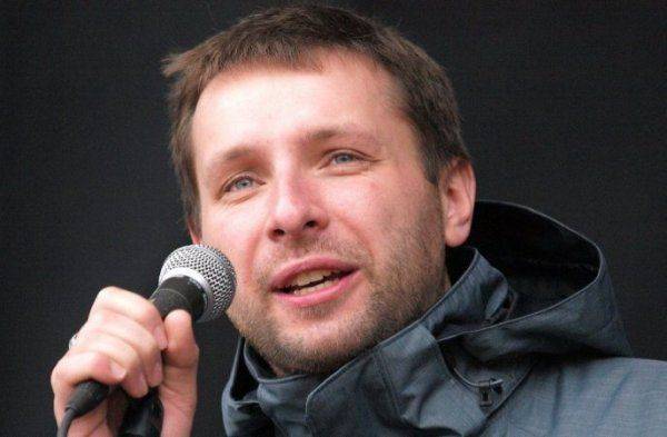 Видео: Парасюк устроил очередную быдло-выходку Видео: Парасюк устроил очередную быдло-выходку