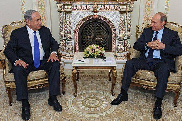 Путин слушал Бена, а мысленно складывал фигуру из трех пальцев Путин слушал Бена, а мысленно складывал фигуру из трех пальцев