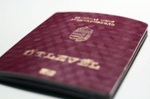 40% жителей Закарпатья имеют венгерские паспорта, 80% буковельцев уже румыны 40% жителей Закарпатья имеют венгерские паспорта, 80% буковельцев уже румыны