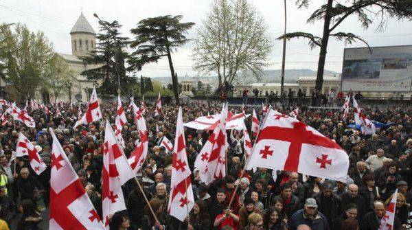 Двойные стандарты тбилисских политиков держат Грузию в 90-х годах Двойные стандарты тбилисских политиков держат Грузию в 90-х годах