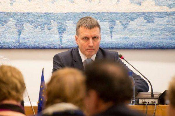 Прибалты заставят Порошенко ответить за каждый украденный цент Прибалты заставят Порошенко ответить за каждый украденный цент
