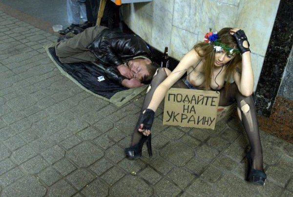 Порошенко лезет в карман украинцев. Долг ЖКХ будут списывать сразу с банковских карт Порошенко лезет в карман украинцев. Долг ЖКХ будут списывать сразу с банковских карт