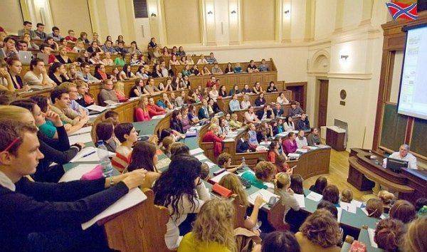 В ДНР массово возвращаются учителя и студенты, которых «кинул» Порошенко В ДНР массово возвращаются учителя и студенты, которых «кинул» Порошенко