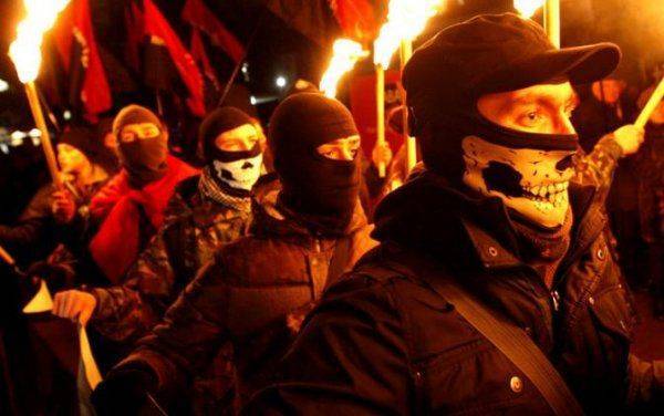 Боевики в балаклавах угрожают «Газпрому» Боевики в балаклавах угрожают «Газпрому»