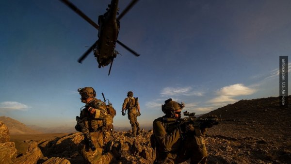 Пентагон заметает следы: спецназ США штурмом взял сирийскую базу Аль-Тавра Пентагон заметает следы: спецназ США штурмом взял сирийскую базу Аль-Тавра