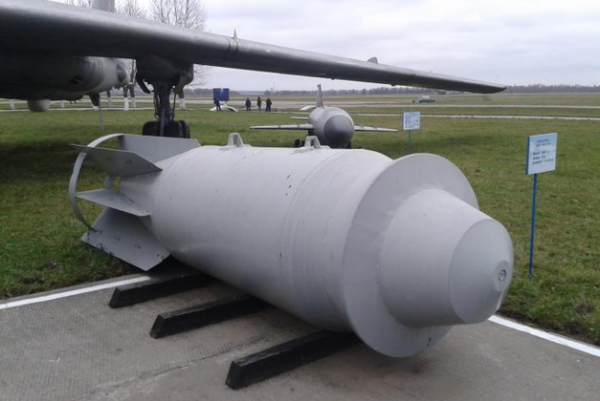 Кузькины папа и мама: Россия и США соревнуются в создании больших бомб Кузькины папа и мама: Россия и США соревнуются в создании больших бомб