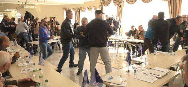 Конотоп может стать второй Одессой: радикалы в панике - Медвечук хочет присоединить Сумы к России Конотоп может стать второй Одессой: радикалы в панике - Медвечук хочет присоединить Сумы к России