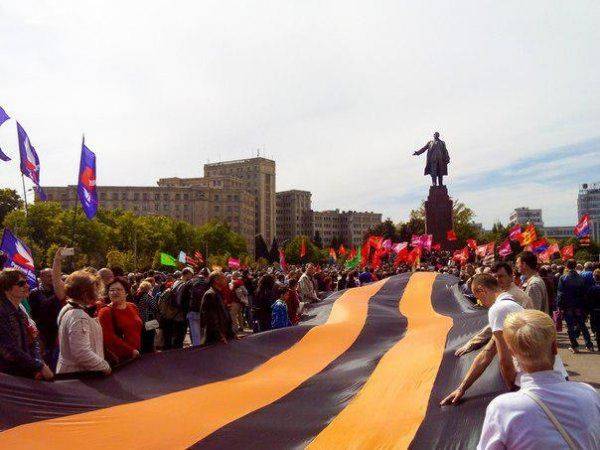 Полиция Харькова пообещала забирать в участок всех за георгиевские ленты  Полиция Харькова пообещала забирать в участок всех за георгиевские ленты