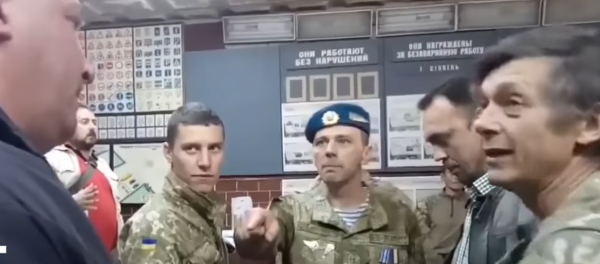 Контуженные АТОшники напали на водителя за слова о ненужной войне Контуженные АТОшники напали на водителя за слова о ненужной войне