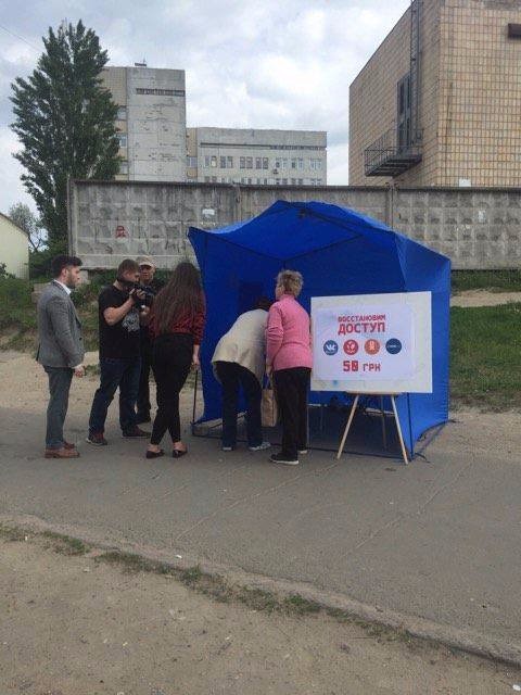 В Киеве появились палатки, где за деньги восстанавливают доступ к запрещенным российским сайтам   В Киеве появились палатки, где за деньги восстанавливают доступ к запрещенным российским сайтам