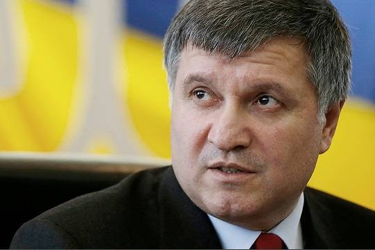 Под главой МВД Украины зашаталось кресло: министра Авакова заменят прокурором Луценко? Под главой МВД Украины зашаталось кресло: министра Авакова заменят прокурором Луценко?