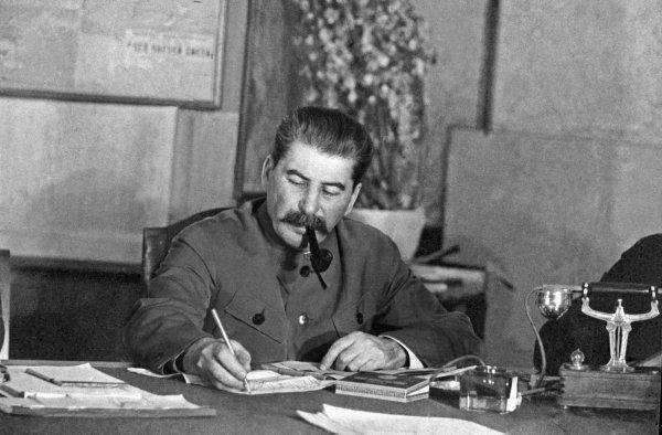 В России оценили вклад Сталина в победу над нацистской Германией В России оценили вклад Сталина в победу над нацистской Германией