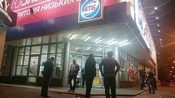Солдат ВСУ застрелил жителя Харькова прямо в супермаркете Солдат ВСУ застрелил жителя Харькова прямо в супермаркете