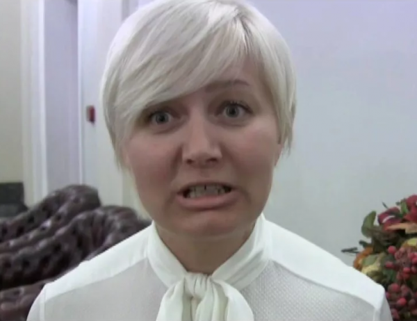 Русофобка Ницой устроила истерику в кафе и вызвала полицию Русофобка Ницой устроила истерику в кафе и вызвала полицию