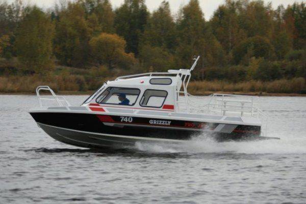 Новейший катер Grizzly 740 Pro Jet дали кировским синоптикам Новейший катер Grizzly 740 Pro Jet дали кировским синоптикам