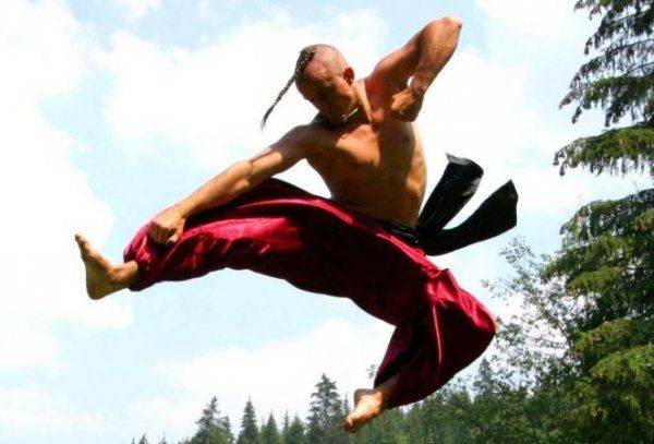 АТОшники устроили жестокую драку из-за стекломоя: соцсети взбудоражены АТОшники устроили жестокую драку из-за стекломоя: соцсети взбудоражены