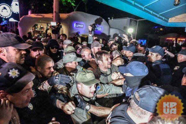 «Правый сектор» сорвал концерт Лободы в Одессе: Россия, забери свою Лабуду «Правый сектор» сорвал концерт Лободы в Одессе: Россия, забери свою Лабуду