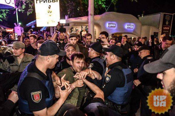 «Правый сектор» сорвал концерт Лободы в Одессе: Россия, забери свою Лабуду «Правый сектор» сорвал концерт Лободы в Одессе: Россия, забери свою Лабуду