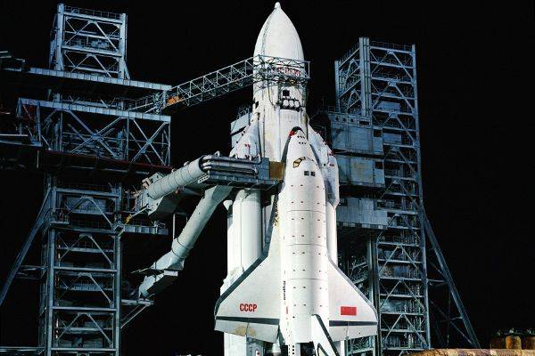 Россия похоронила надежду догнать США, но все еще мечтает о сверхтяжелой ракете Россия похоронила надежду догнать США, но все еще мечтает о сверхтяжелой ракете
