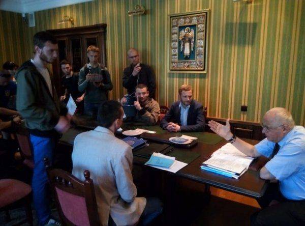 Нацисты схватили киевлянина, давшего отпор боевикам 9 мая  Нацисты схватили киевлянина, давшего отпор боевикам 9 мая