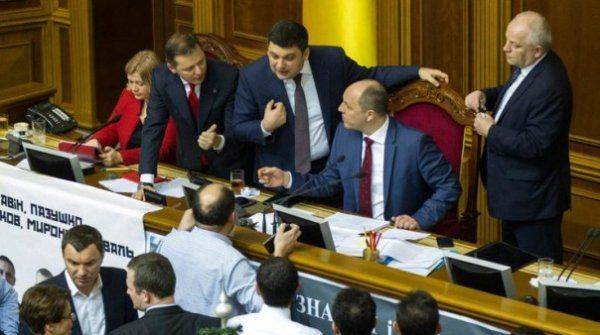 Отдача медреформы: Украинским нардепам могут запретить лечиться за границей Отдача медреформы: Украинским нардепам могут запретить лечиться за границей