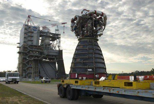 Россия похоронила надежду догнать США, но все еще мечтает о сверхтяжелой ракете Россия похоронила надежду догнать США, но все еще мечтает о сверхтяжелой ракете