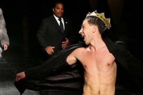 «Я бегу к тебе, Европа, ведь теперь мы с голой…» «Я бегу к тебе, Европа, ведь теперь мы с голой…»