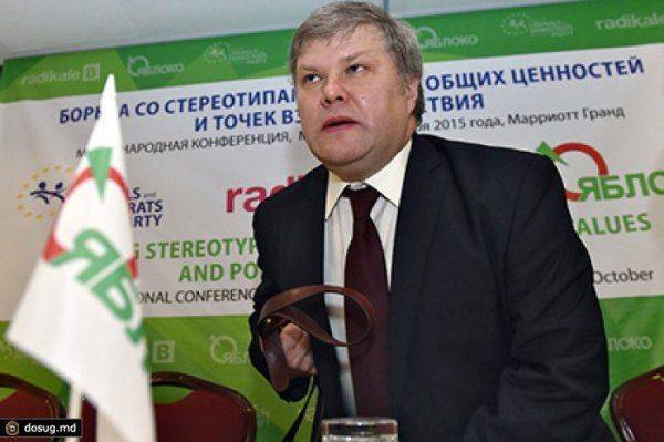 «Яблочко» с гнильцой: зачем Явлинский призвал россиян к «демилитаризации» «Яблочко» с гнильцой: зачем Явлинский призвал россиян к «демилитаризации»