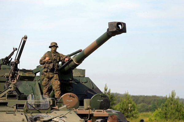 Почему "железные волки" из США оскверняют здание МВД Литвы и давят девушек Почему "железные волки" из США оскверняют здание МВД Литвы и давят девушек