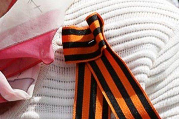 Преступление и наказание: 22 июня в Днепре «укропы» и полицаи арестовали старушку с георгиевской лентой   Преступление и наказание: 22 июня в Днепре «укропы» и полицаи арестовали старушку с георгиевской лентой