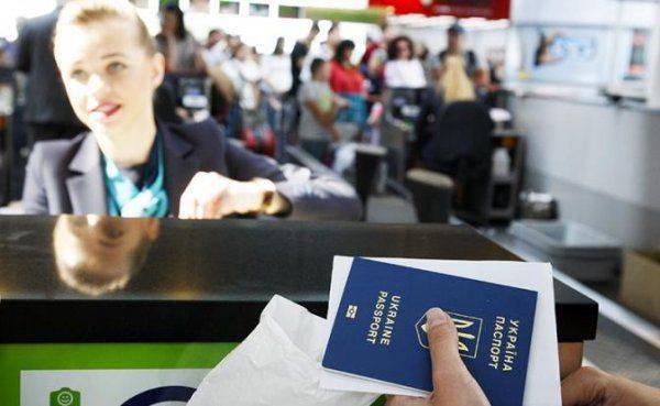 Порошенко гонит людей из страны, а они упираются Порошенко гонит людей из страны, а они упираются