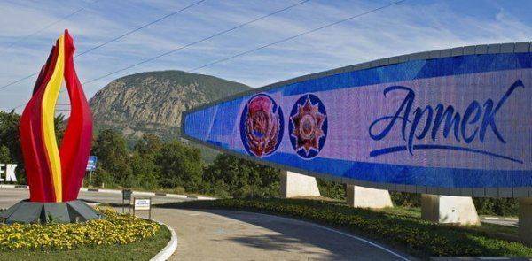 Путин проинспектирует «Артек» и откроет новую смену в честь Саманты Смит Путин проинспектирует «Артек» и откроет новую смену в честь Саманты Смит