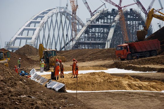 Украина в бешенстве: Россия достраивает "мост, которого нет" Украина в бешенстве: Россия достраивает "мост, которого нет"